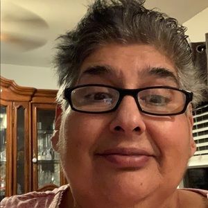 Meet your Posher, Dina
